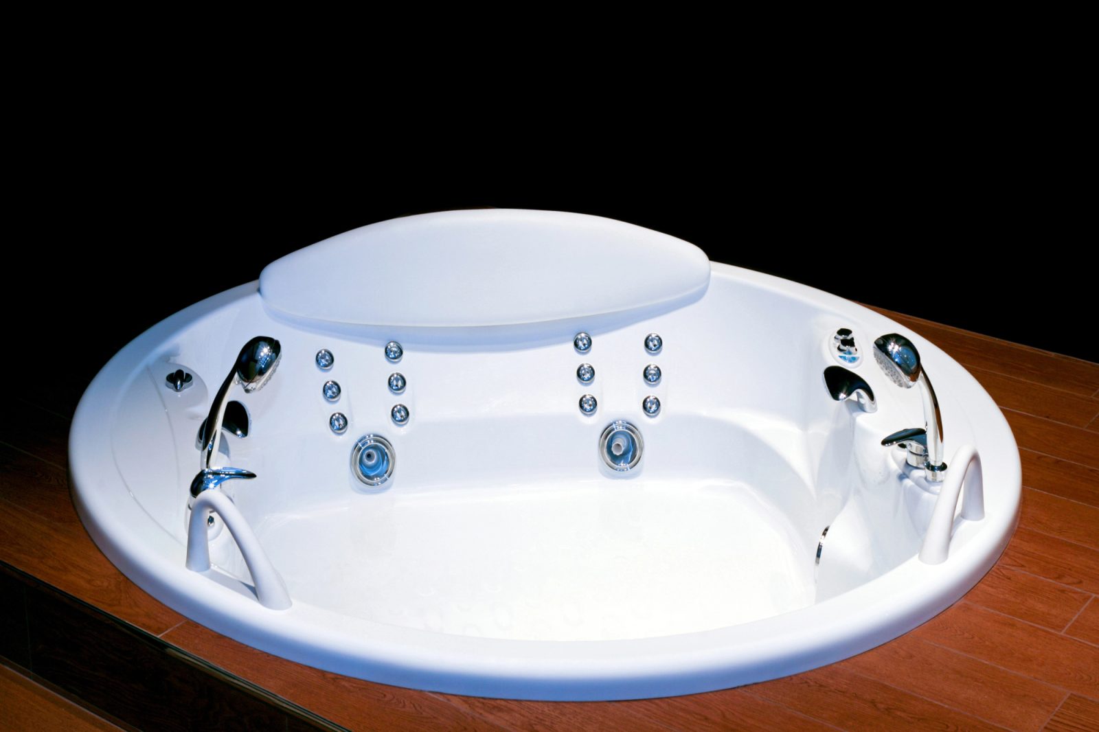 Zašto poslovne masažne kade u spa centru postaju noćna mora održavanja